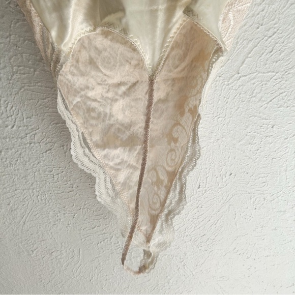 Vintage Victoria’s Secret Lace Bodysuit 34B – Made in USA Ivory NWT - Picture 4 of 7